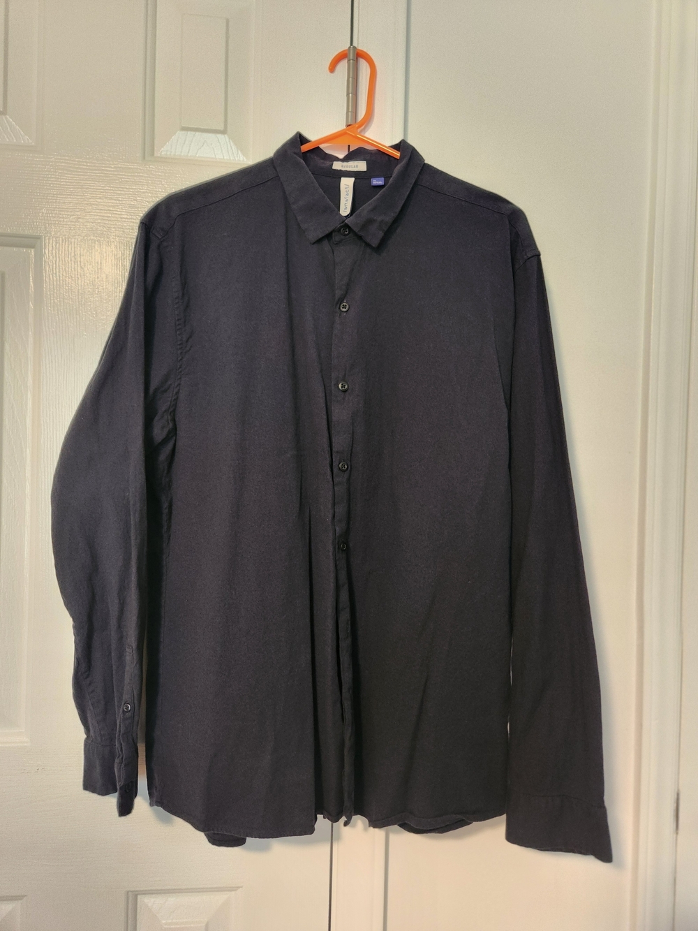 Men's Black Long-Sleeve Button-Down Dress Shirt